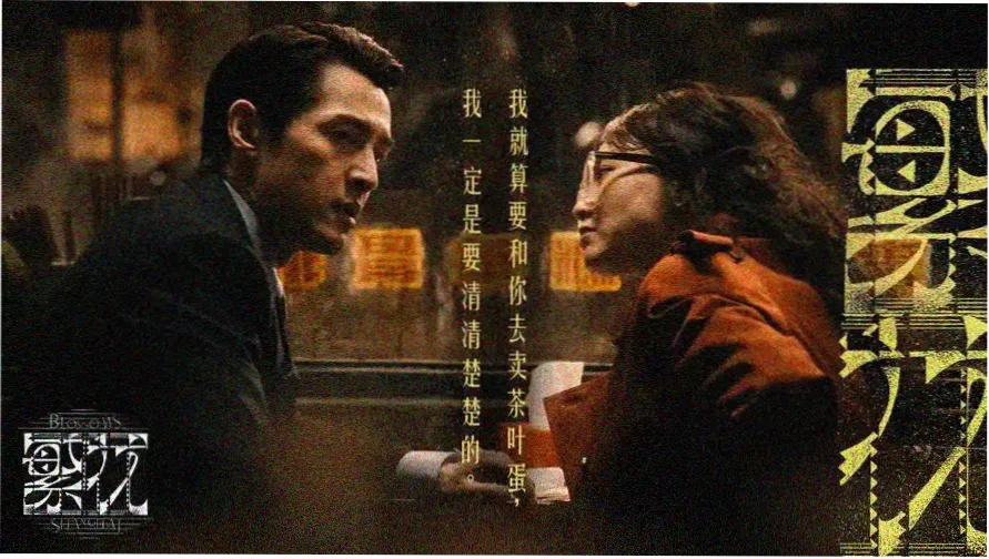 黄姚古镇姚江两岸夜间灯火与悬挂招牌